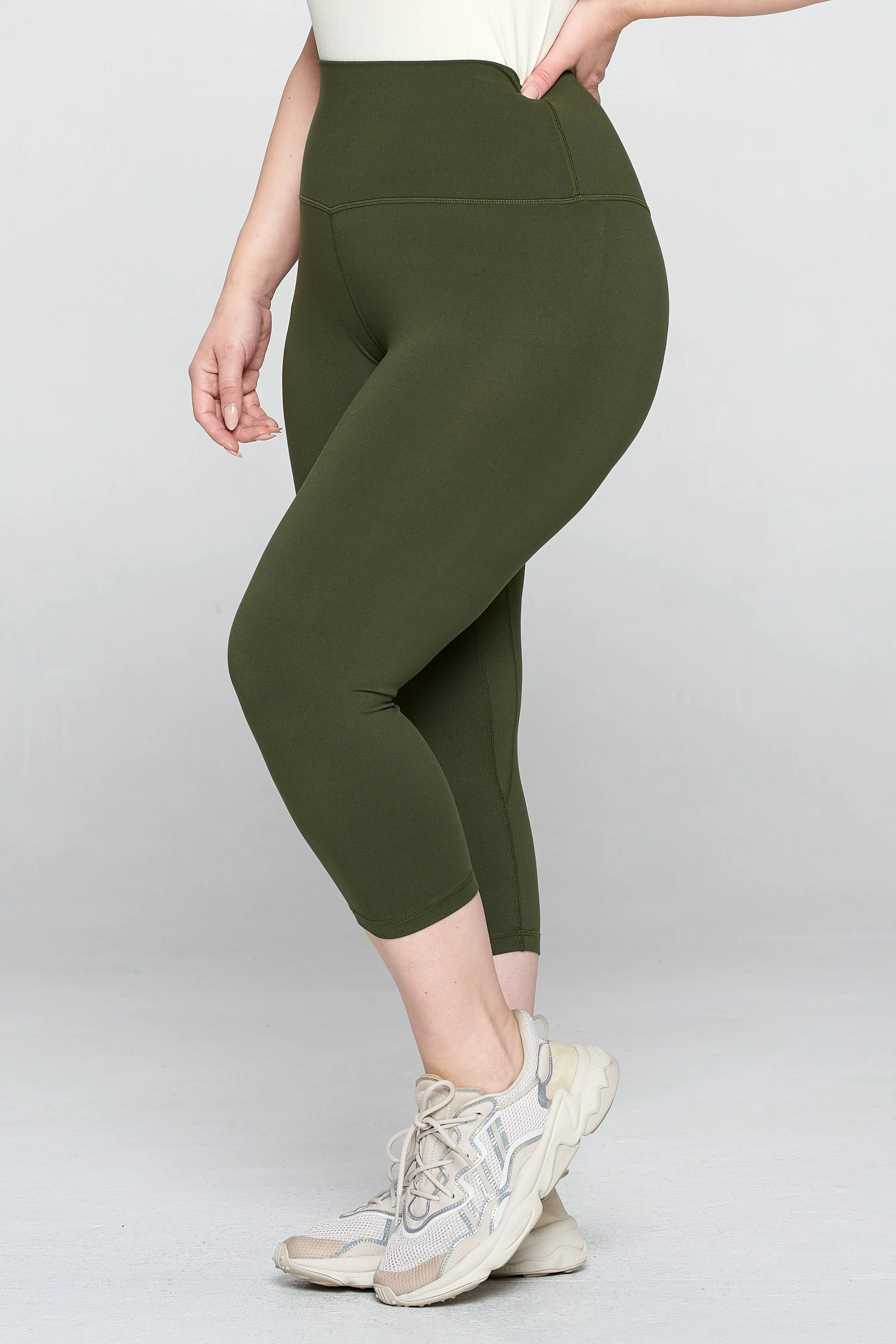 Plus Size High-Rise Essential Capri Leggings