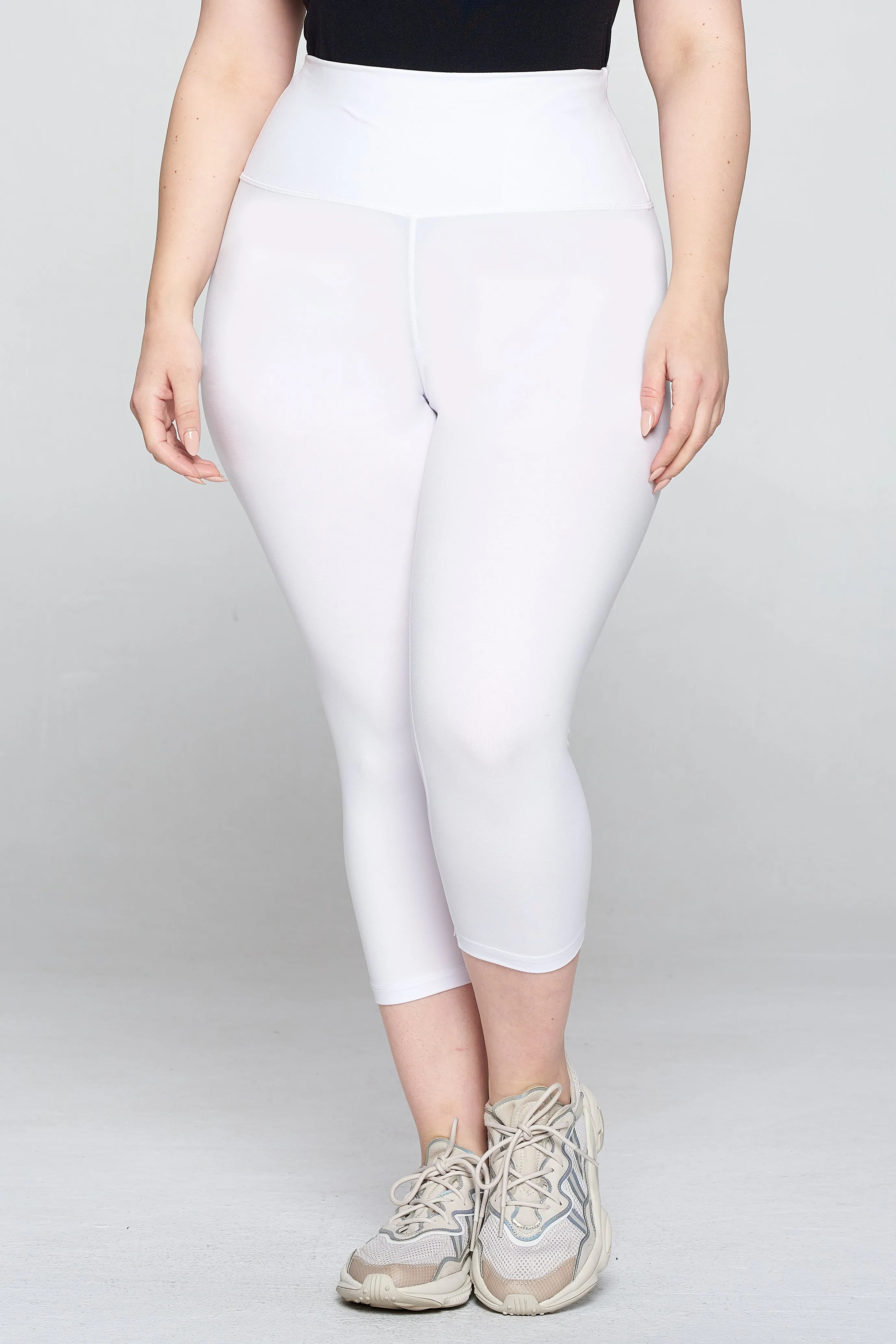 Plus Size High-Rise Essential Capri Leggings