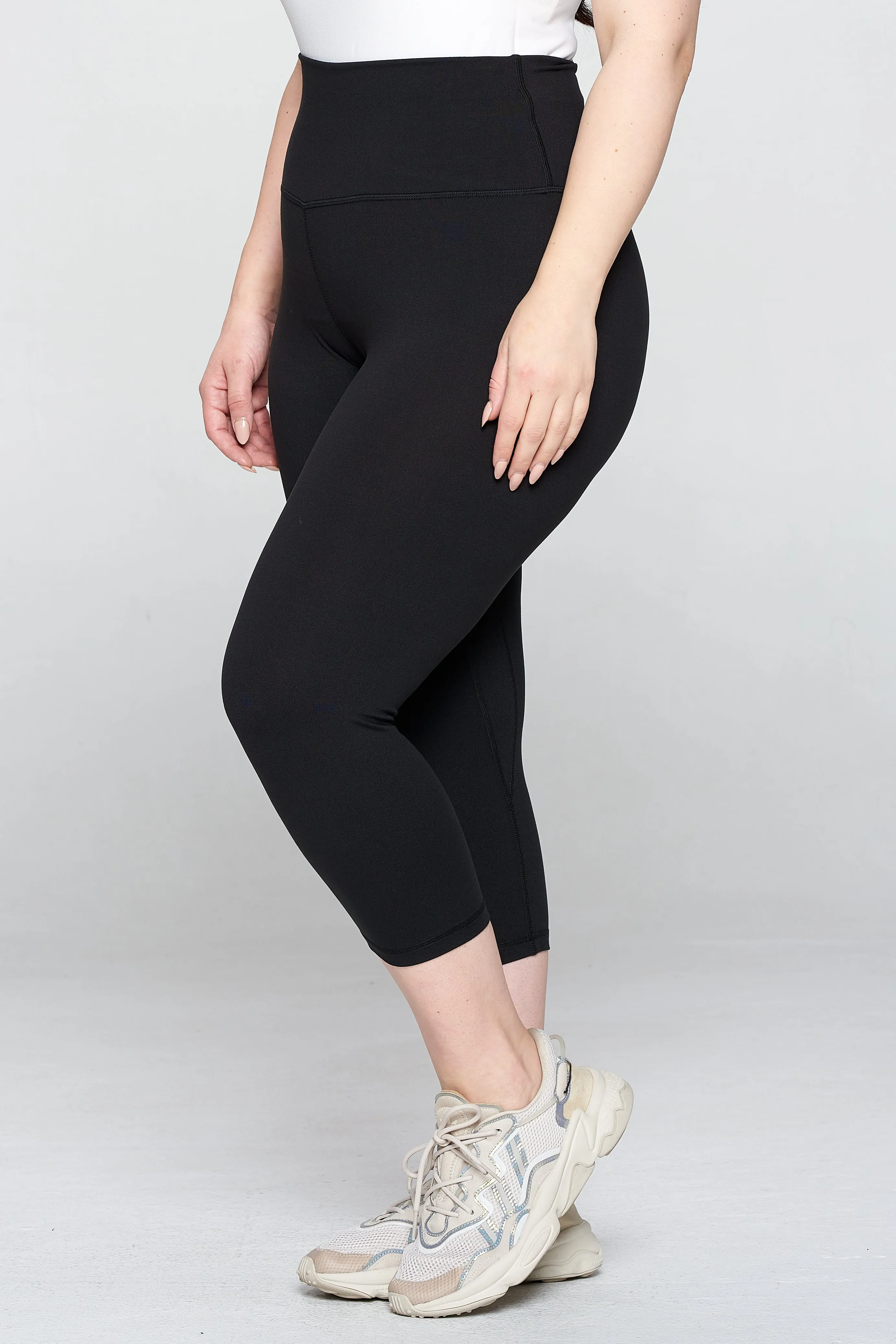Plus Size High-Rise Essential Capri Leggings