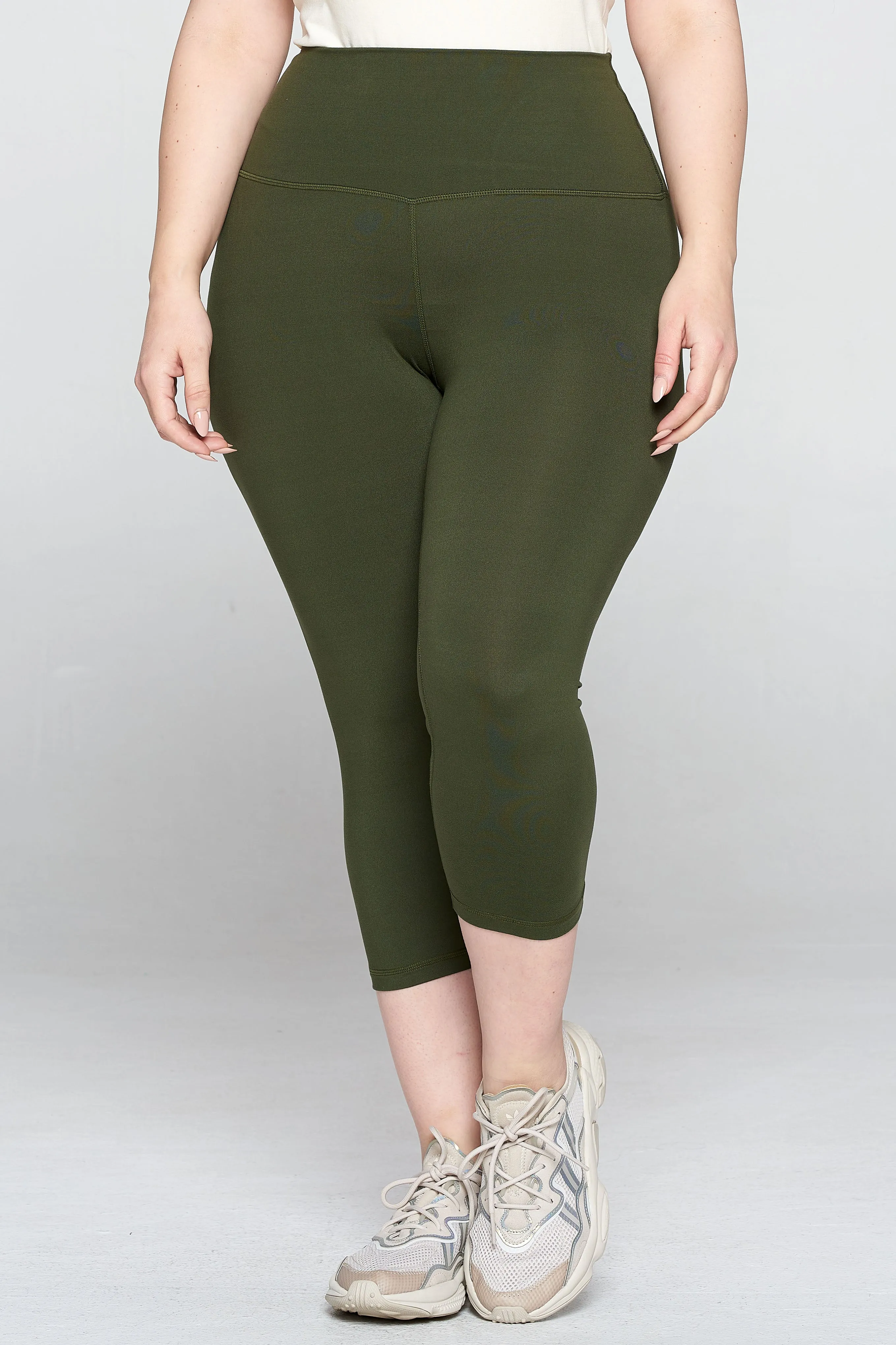 Plus Size High-Rise Essential Capri Leggings