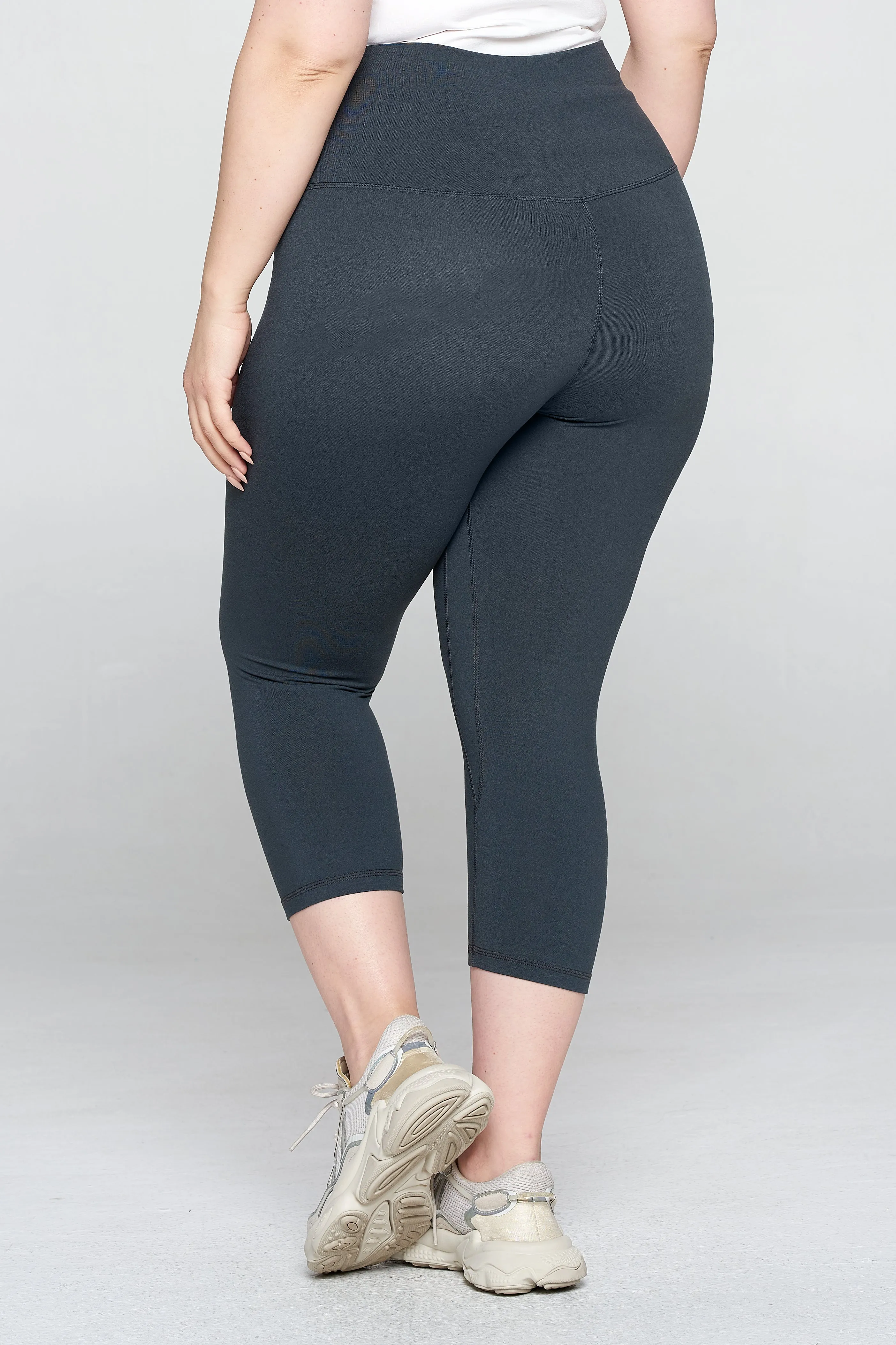 Plus Size High-Rise Essential Capri Leggings
